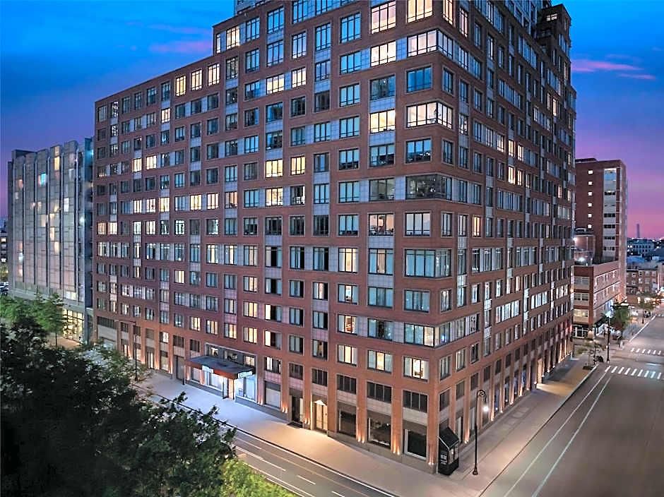 Hotel Hilton Brooklyn - Newly Renovated 4*