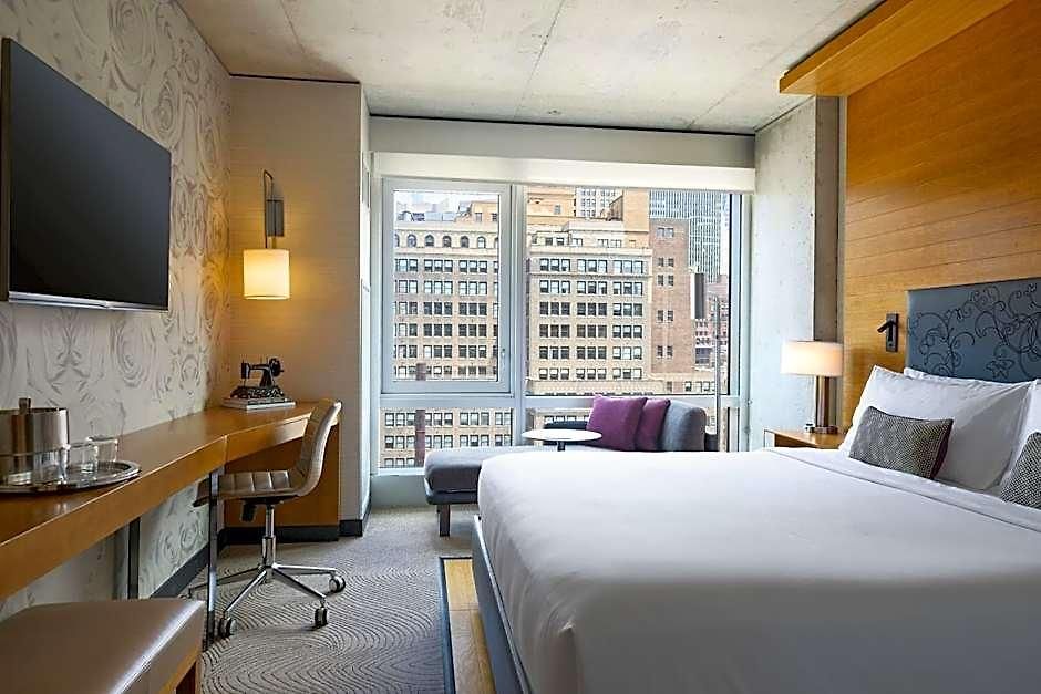 Hotel Renaissance Midtown 4*