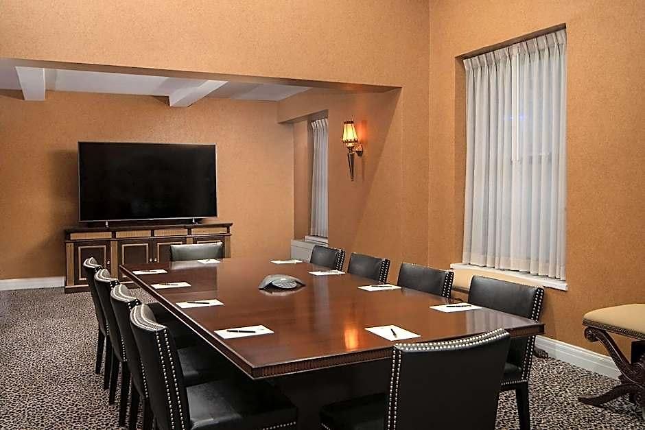 The Manhattan Club Hotel 4*