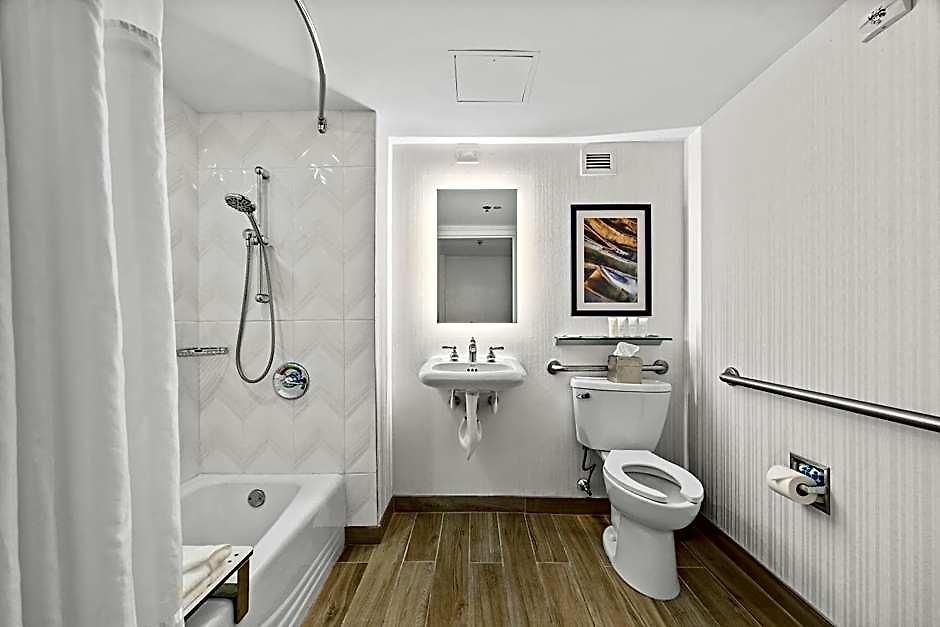 Hotel Doubletree By Hilton Jfk Airport 3*