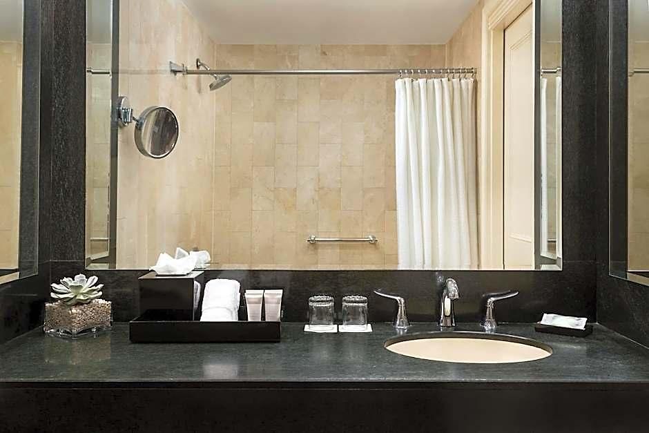 The Michelangelo Hotel 4*