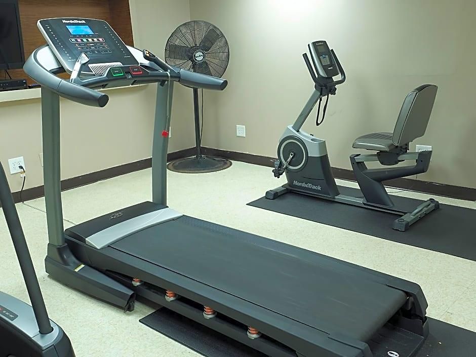 Super 8 By Wyndham Jamaica North Conduit