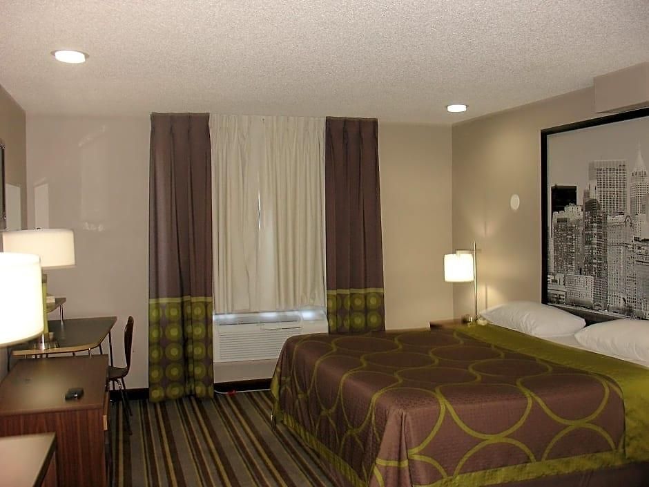 Super 8 By Wyndham Jamaica North Conduit Hotel 2*
