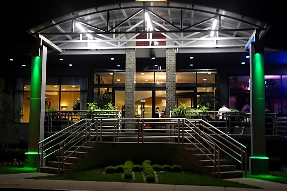 The Laguardia Hotel 3*
