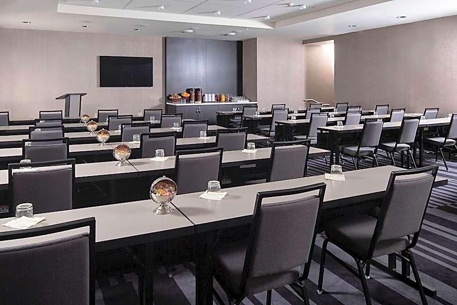 By Marriott Manhattan/central Park Hotel New York