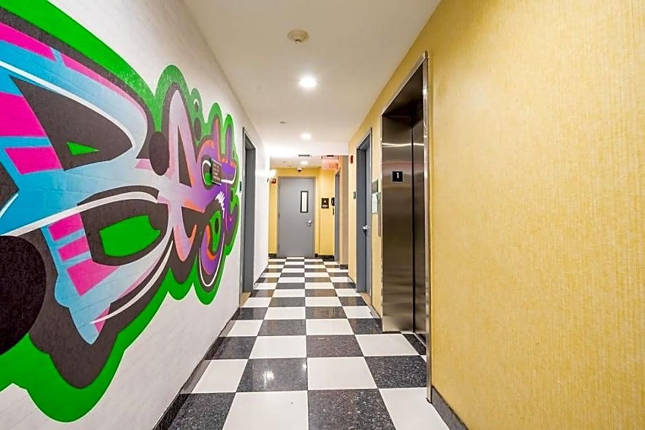 Howard Johnson By Wyndham Jamaica Ny Near Airtrain Jfk 3*