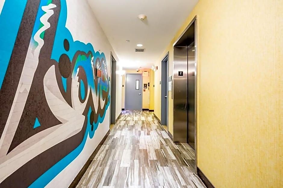 Hotel Howard Johnson By Wyndham Jamaica Ny Near Airtrain Jfk New York