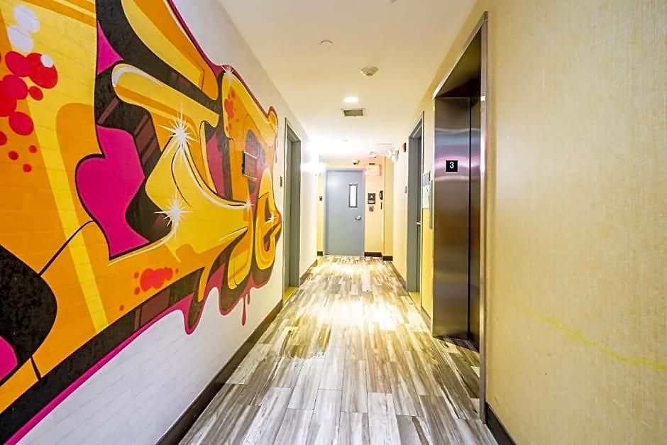 Hotel Howard Johnson By Wyndham Jamaica Ny Near Airtrain Jfk New York