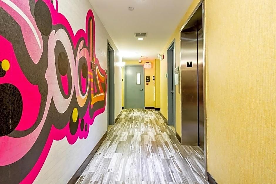 Howard Johnson By Wyndham Jamaica Ny Near Airtrain Jfk Hotel New York
