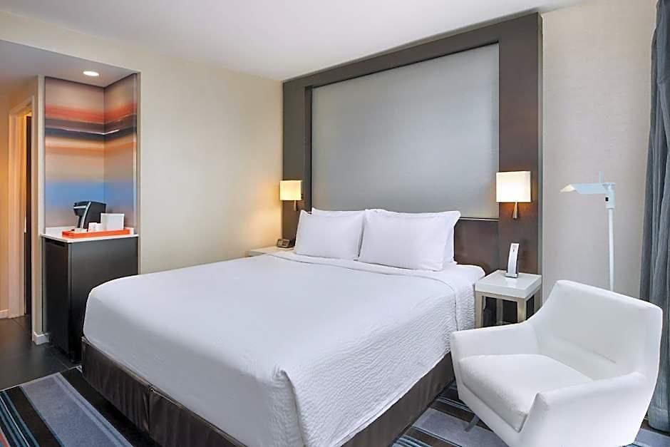 Courtyard By Marriott Manhattan/central Park