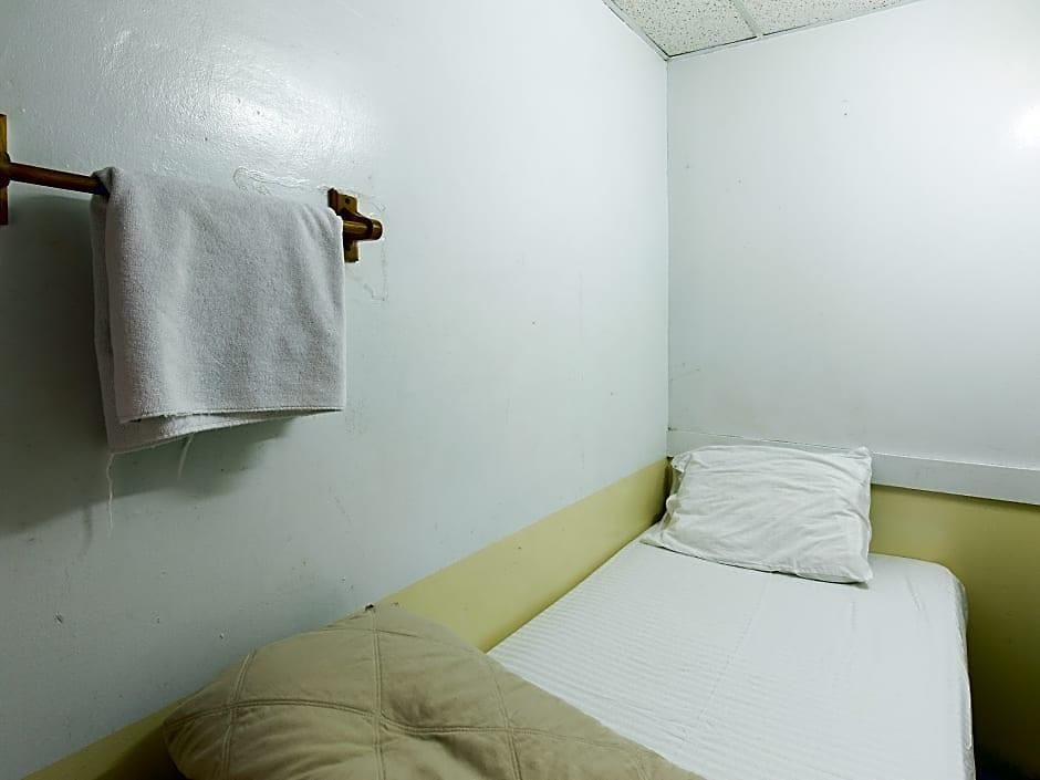 Bowery Grand Hostel