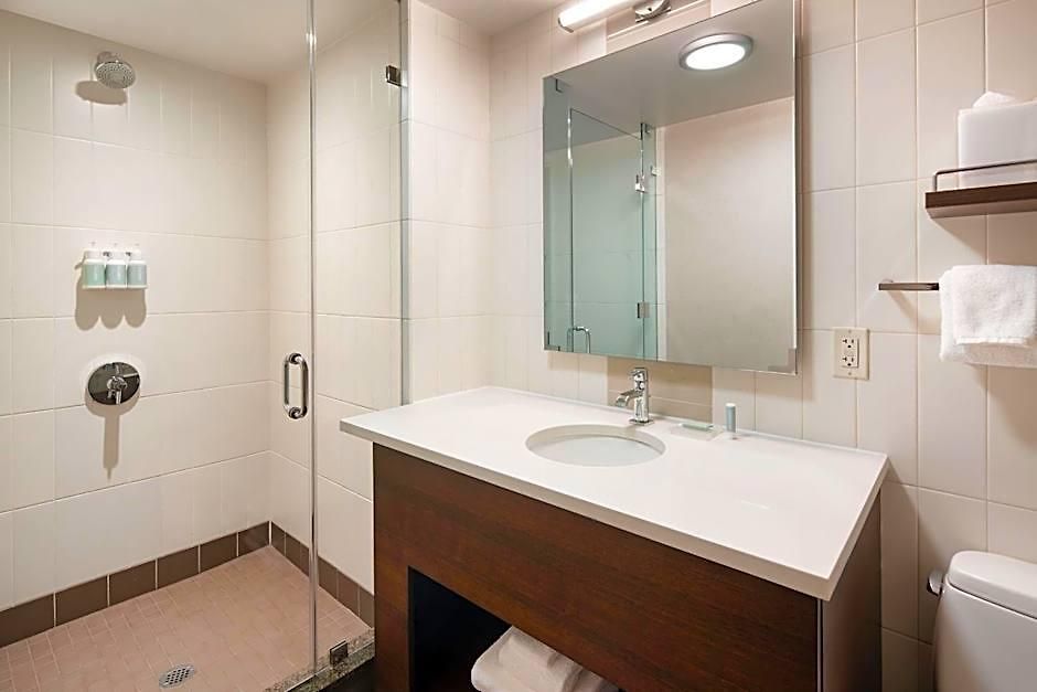 By Marriott Manhattan/ Midtown Eastside Hotel New York