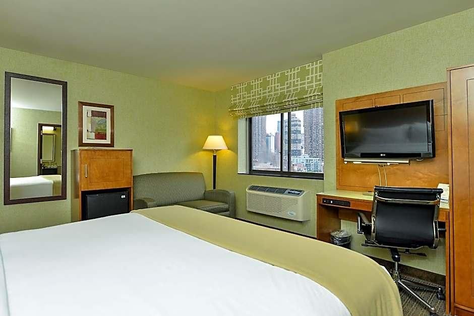 Express Manhattan Midtown West By Ihg Hotel 3*