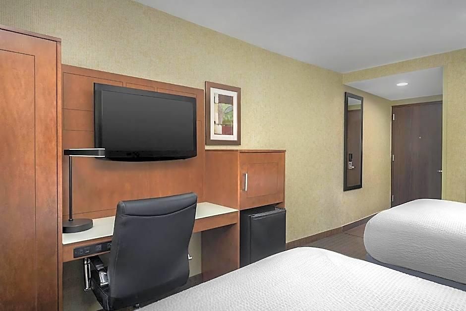 Express Manhattan Midtown West By Ihg Hotel New York