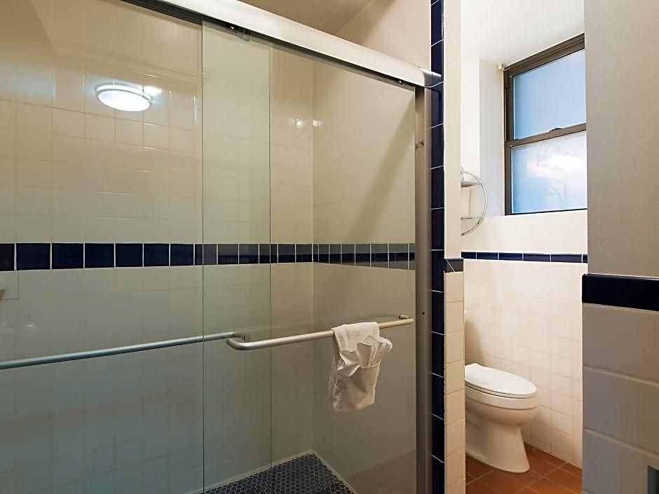 Royal Park Hostel *