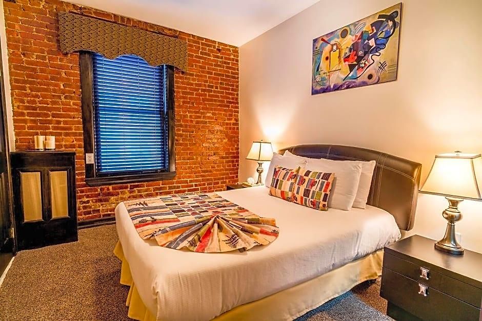 Royal Park Hostel *
