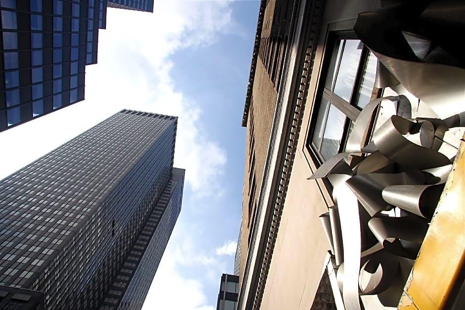 Roger Smith 3* New York