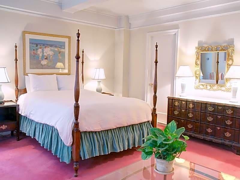 Hotel Roger Smith