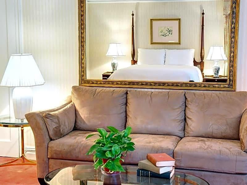 Hotel Roger Smith 3*