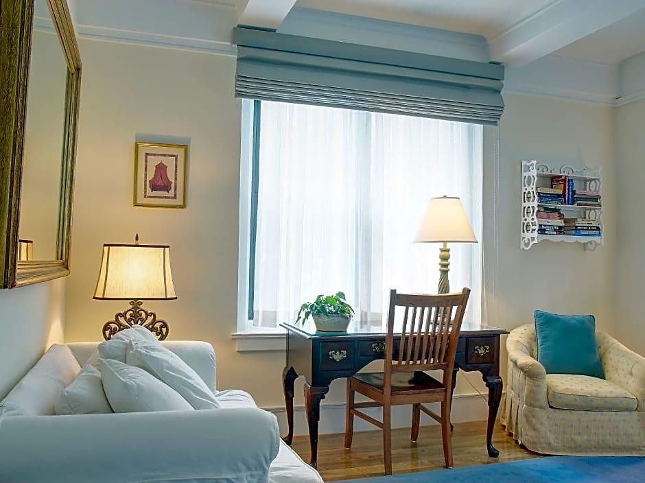 Hotel Roger Smith