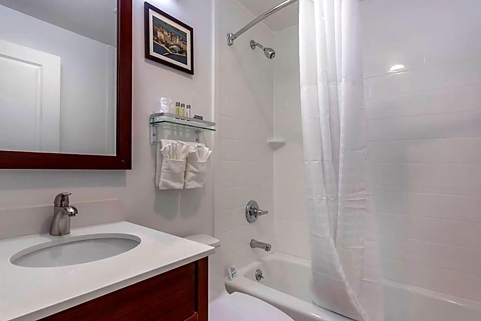 Avion Near Lga Airport, An Ascend Collection 3* New York