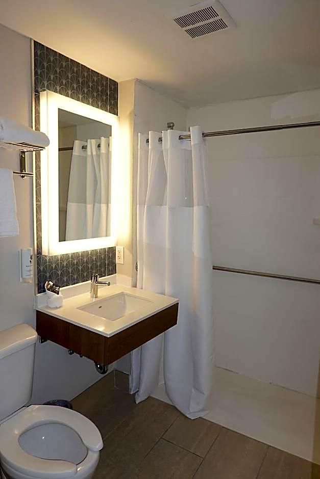 Country & By Radisson, Staten Island Hotel New York