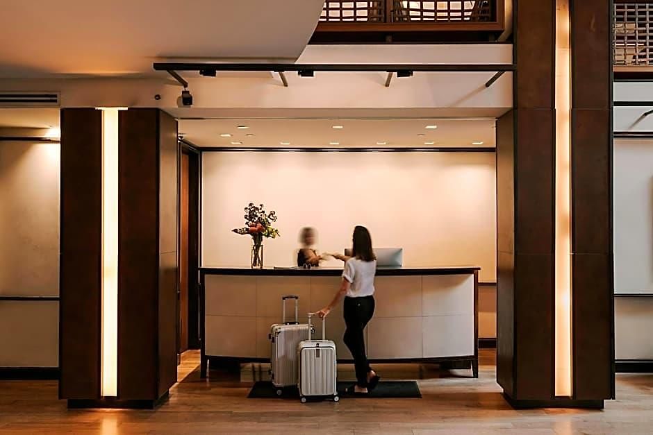 Hotel Chambers 4*