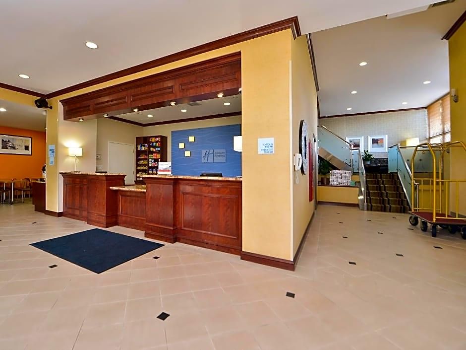 Hotel Express Laguardia Airport, An Ihg 3*