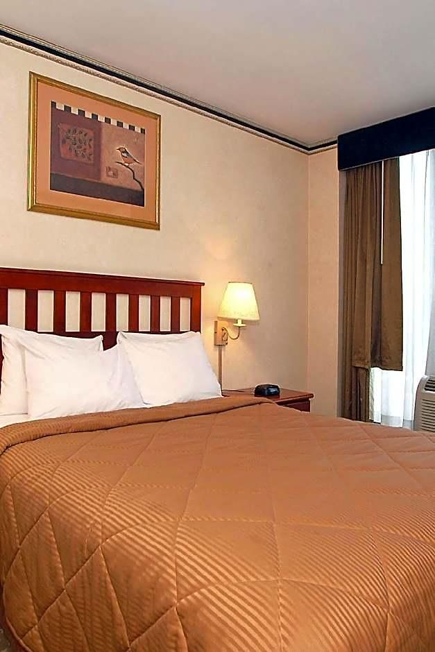 Red Lion & Long Island Hotel