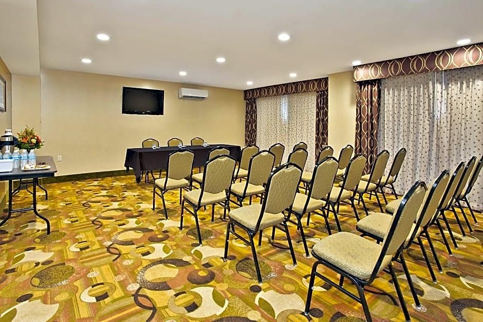 Western Arena Hotel 3*