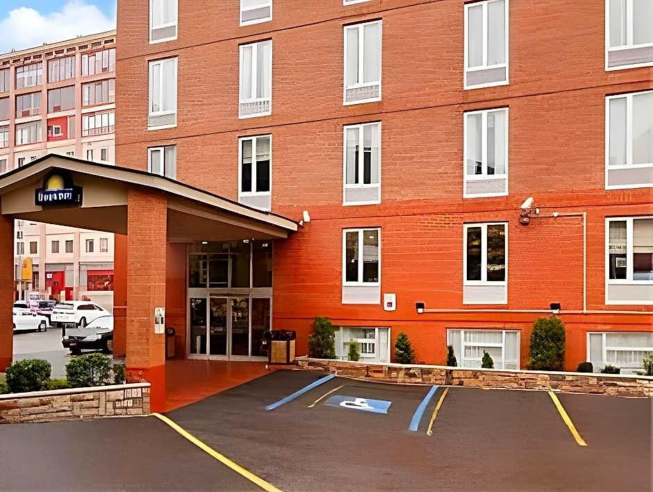 Days By Wyndham Long Island New York