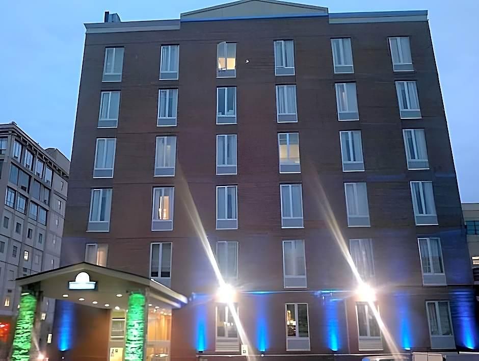 Days By Wyndham Long Island Hotel 3*