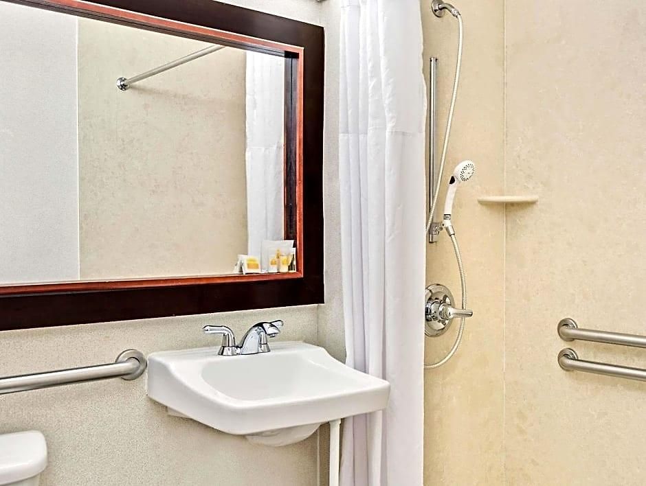 Hotel Days By Wyndham Long Island 3*