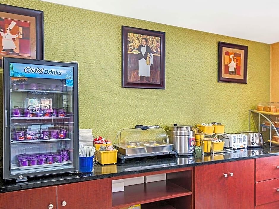 Days By Wyndham Long Island Hotel