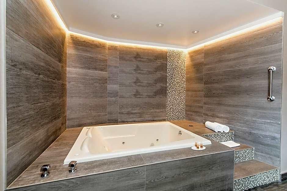 Ramada By Wyndham Bronx New York