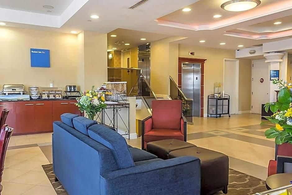 Hotel Comfort & Laguardia Airport 4*