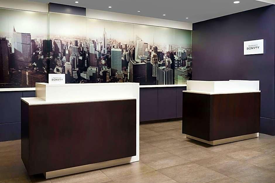 Courtyard Manhattan/times Square 3*