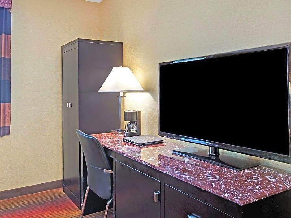 Days Brooklyn Hotel 2*