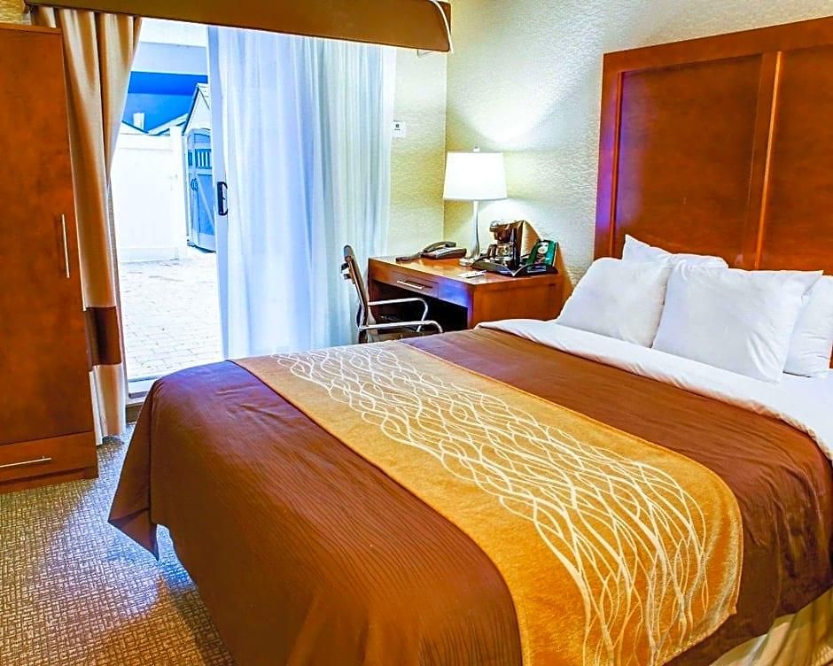 Ramada By Wyndham Times Square West 3*