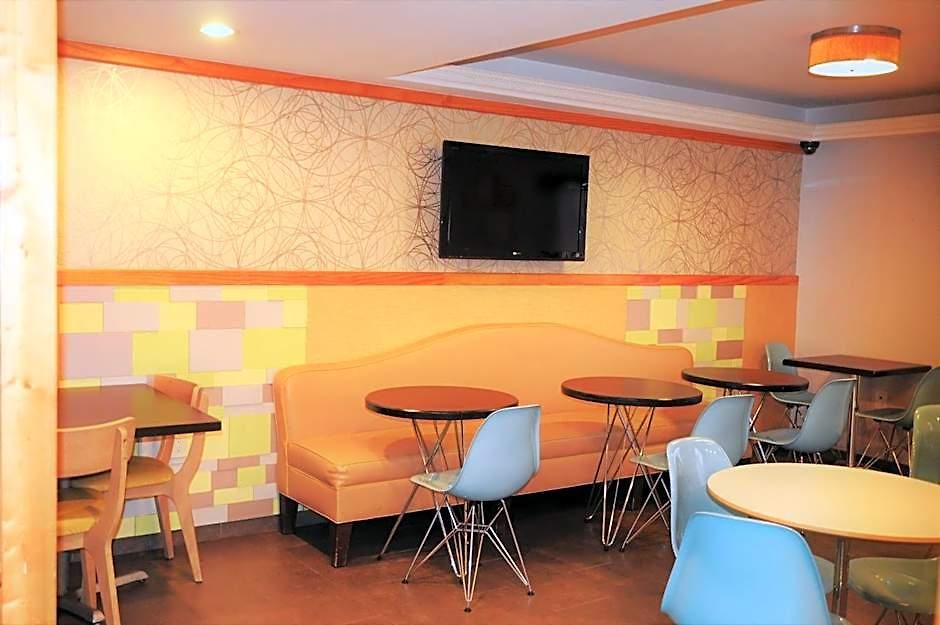 Ramada By Wyndham Staten Island Hotel