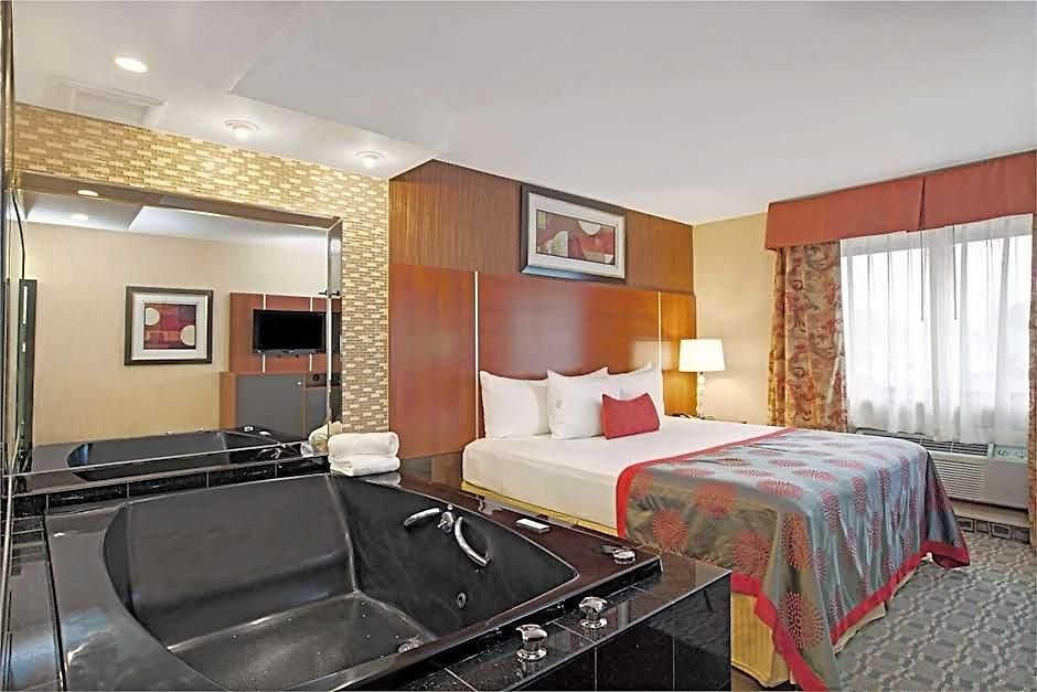 Hotel Ramada By Wyndham Staten Island New York