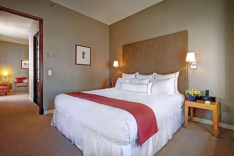 Giraffe By Library Collection Hotel 4*