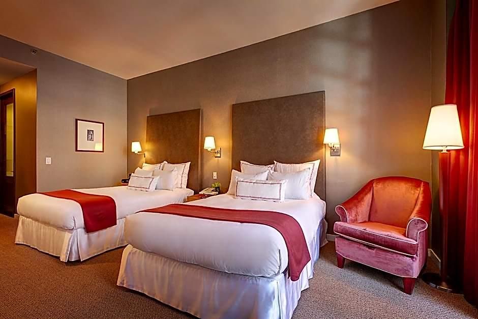 Hotel Giraffe By Library Collection 4*