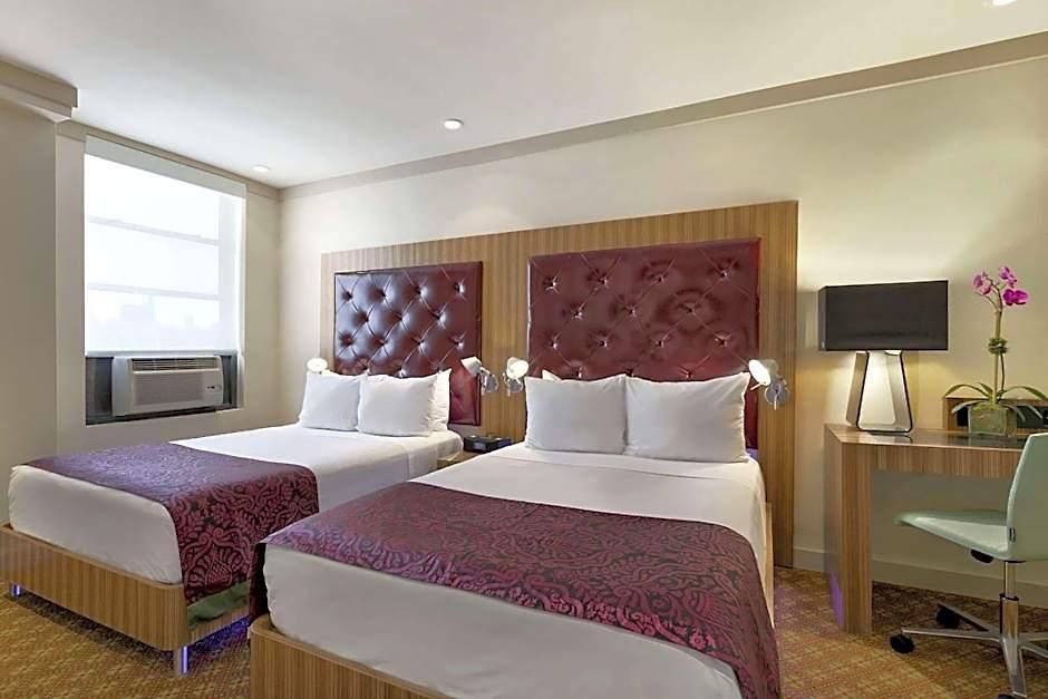 Hotel Night Broadway 3*