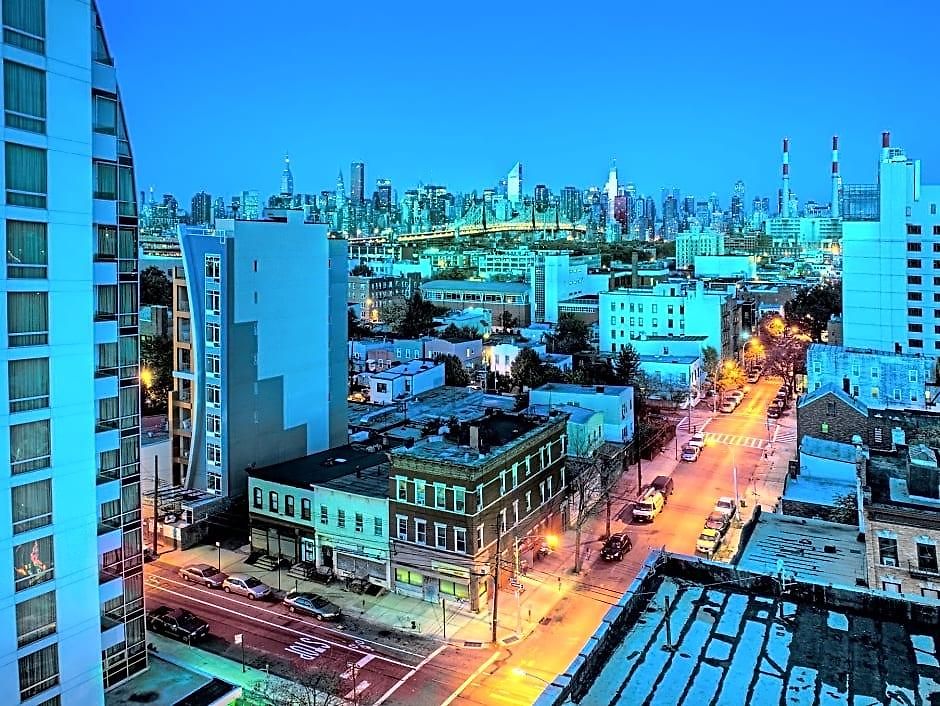 Hotel Vetiver / Manhattan Skyline