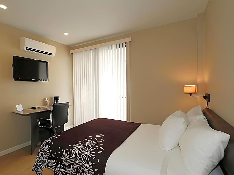 Vetiver / Manhattan Skyline Hotel