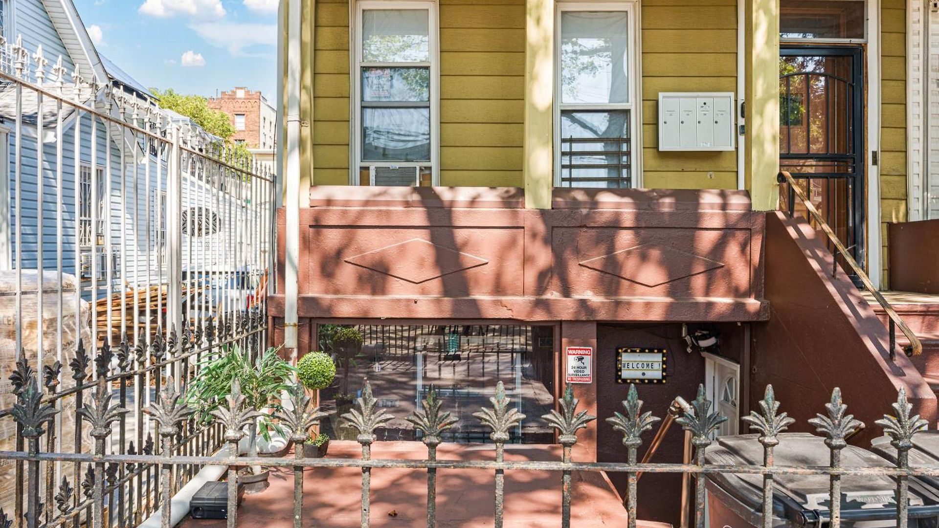 Elegant 2 Bedroom W Modern Amenities Apartment *