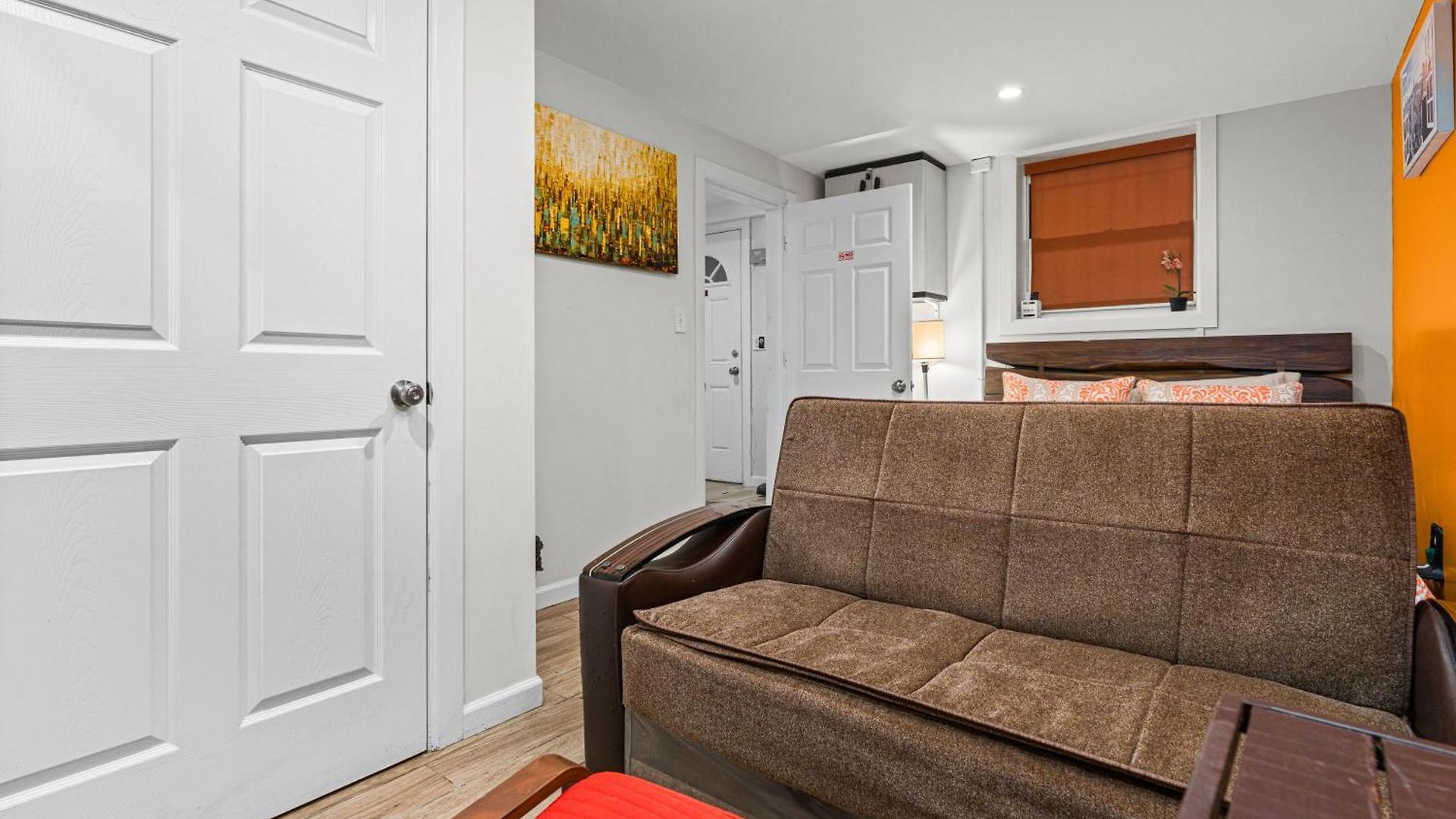 Elegant 2 Bedroom W Modern Amenities *