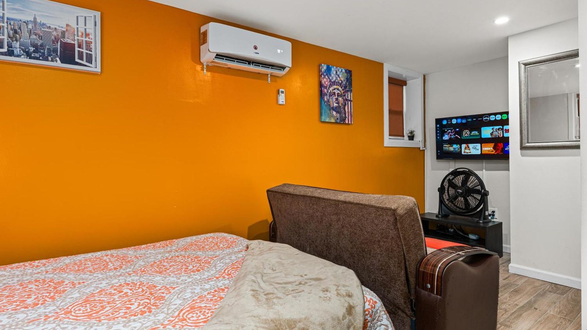 Elegant 2 Bedroom W Modern Amenities