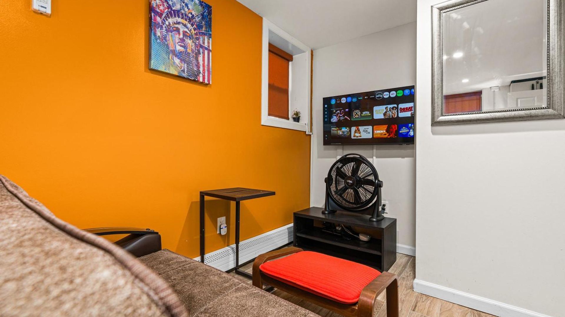 Elegant 2 Bedroom W Modern Amenities Apartment New York